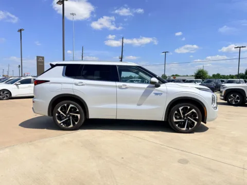 More photos of 2024 Mitsubishi Outlander PHEV SEL at Dallas Direct Auto, TX