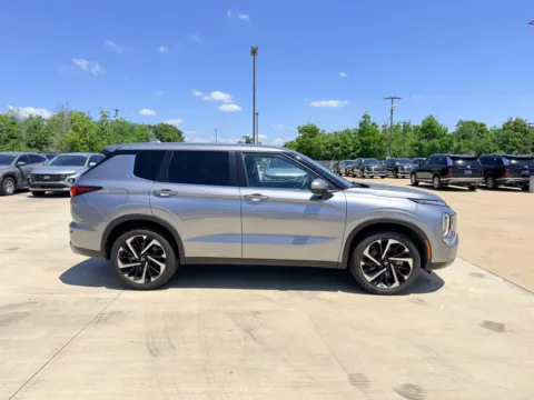 More photos of 2024 Mitsubishi Outlander SE at Dallas Direct Auto, TX