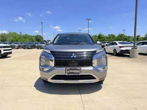 Photos of 2024 Mitsubishi Outlander SE for sale in Irving, TX at Dallas Direct Auto
