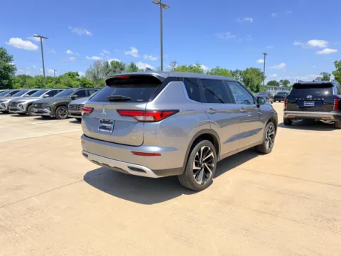 More photos of 2024 Mitsubishi Outlander SE at Dallas Direct Auto, TX