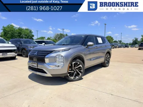 Gray 2024 Mitsubishi Outlander SE for sale in Irving, TX