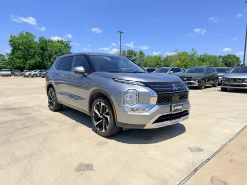 Another view of 2024 Mitsubishi Outlander SE for sale in Irving, TX at Dallas Direct Auto