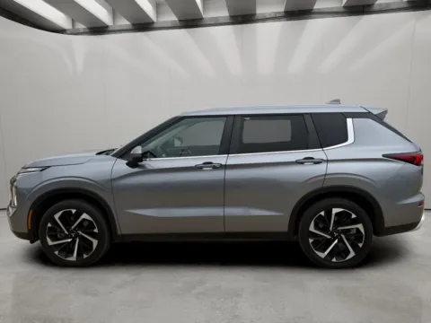 Photos of 2024 Mitsubishi Outlander SE for sale in Irving, TX at Dallas Direct Auto