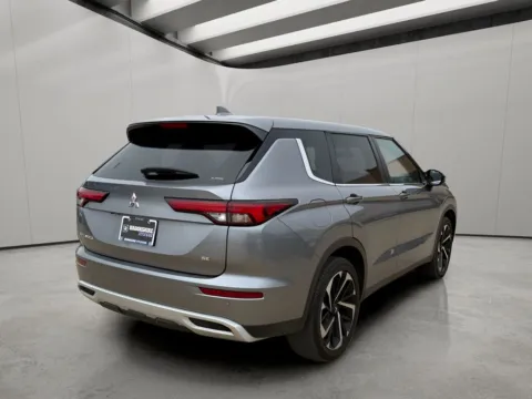 More photos of 2024 Mitsubishi Outlander SE at Dallas Direct Auto, TX