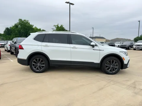 More photos of 2022 Volkswagen Tiguan SE at Dallas Direct Auto, TX