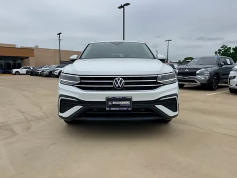 Photos of 2022 Volkswagen Tiguan SE for sale in Irving, TX at Dallas Direct Auto