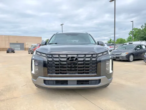 Photos of 2023 Hyundai Palisade Limited for sale in Irving, TX at Dallas Direct Auto