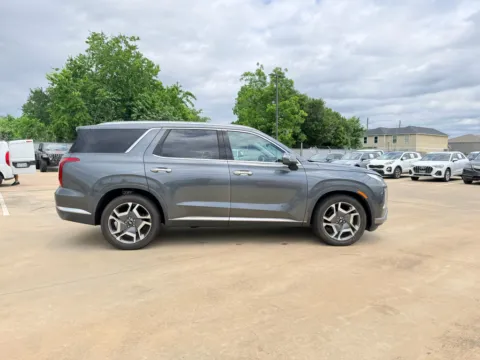 More photos of 2023 Hyundai Palisade Limited at Dallas Direct Auto, TX