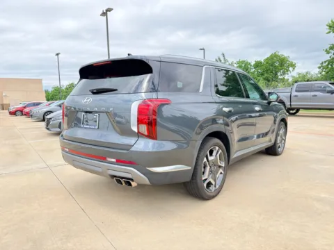 More photos of 2023 Hyundai Palisade Limited at Dallas Direct Auto, TX