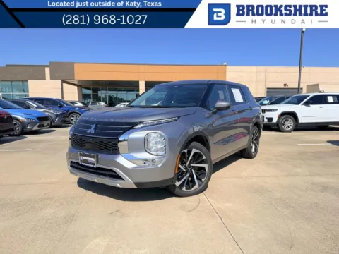 Gray 2023 Mitsubishi Outlander SE for sale in Irving, TX