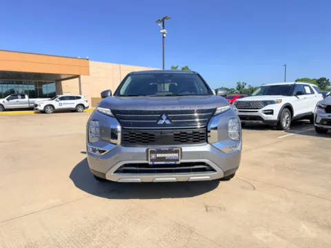 Photos of 2023 Mitsubishi Outlander SE for sale in Irving, TX at Dallas Direct Auto