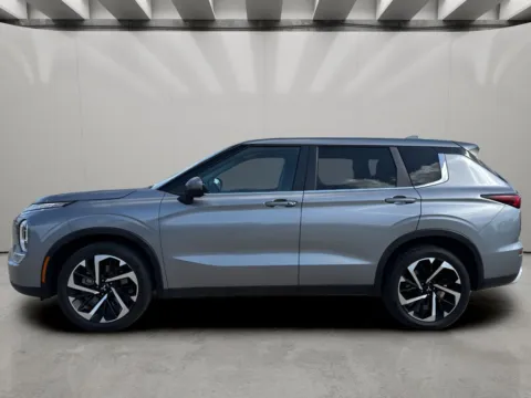 Photos of 2023 Mitsubishi Outlander SE for sale in Irving, TX at Dallas Direct Auto