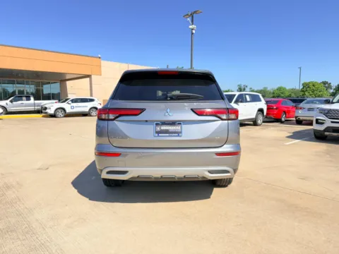 Another view of 2023 Mitsubishi Outlander SE for sale in Irving, TX at Dallas Direct Auto