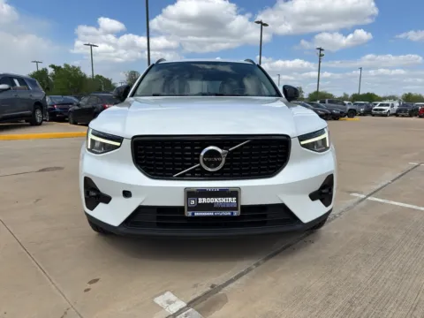Photos of 2023 Volvo XC40 Ultimate Dark Theme for sale in Irving, TX at Dallas Direct Auto