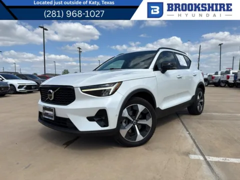 White 2023 Volvo XC40 Ultimate Dark Theme for sale in Irving, TX