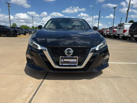 Photos of 2021 Nissan Altima 2.5 SV for sale in Irving, TX at Dallas Direct Auto