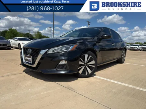 Black 2021 Nissan Altima 2.5 SV for sale in Irving, TX