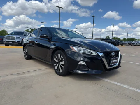 Another view of 2021 Nissan Altima 2.5 SV for sale in Irving, TX at Dallas Direct Auto