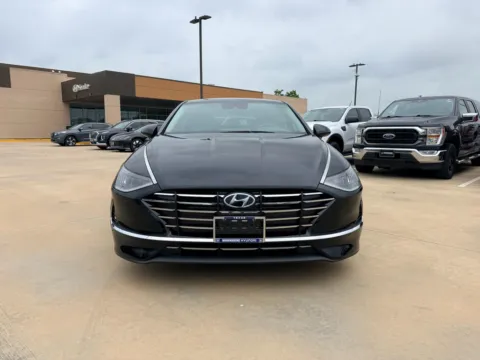 Photos of 2022 Hyundai Sonata SE for sale in Irving, TX at Dallas Direct Auto