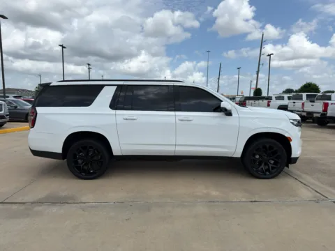 More photos of 2022 Chevrolet Suburban RST at Dallas Direct Auto, TX