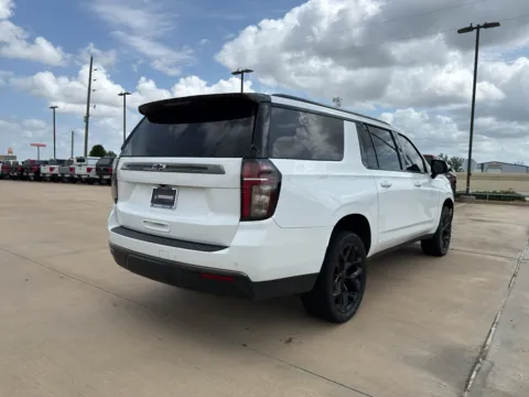 More photos of 2022 Chevrolet Suburban RST at Dallas Direct Auto, TX