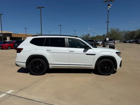 More photos of 2023 Volkswagen Atlas 3.6L V6 SEL R-Line Black at Dallas Direct Auto, TX