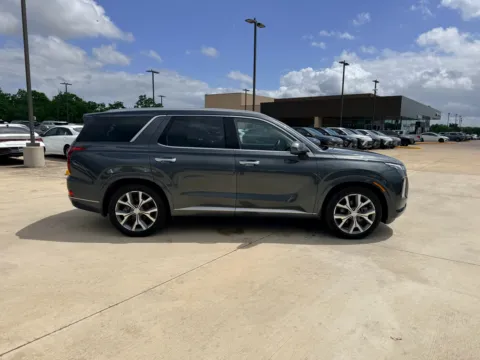 Photos of 2022 Hyundai Palisade Limited for sale in Irving, TX at Dallas Direct Auto