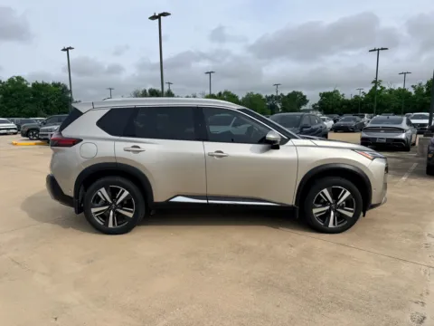 More photos of 2023 Nissan Rogue Platinum at Dallas Direct Auto, TX