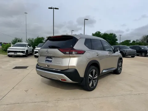 More photos of 2023 Nissan Rogue Platinum at Dallas Direct Auto, TX