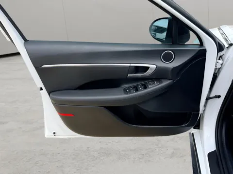 More photos of 2023 Hyundai Sonata SEL at Dallas Direct Auto, TX