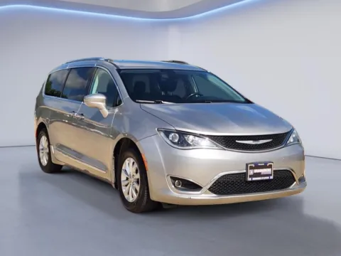 More photos of 2018 Chrysler Pacifica Touring L at Dallas Direct Auto, TX
