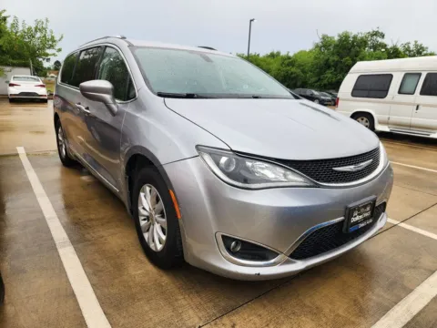 Another view of 2018 Chrysler Pacifica Touring L for sale in Irving, TX at Dallas Direct Auto