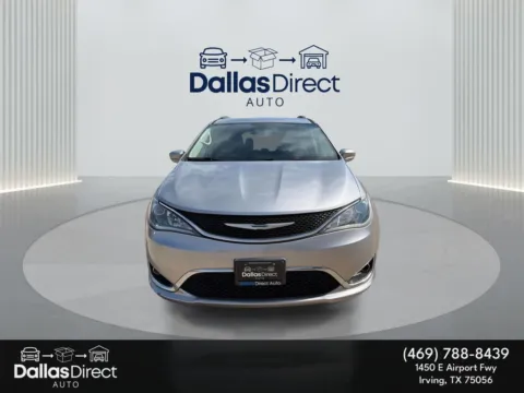 Another view of 2018 Chrysler Pacifica Touring L for sale in Irving, TX at Dallas Direct Auto