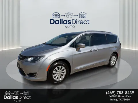 Silver 2018 Chrysler Pacifica Touring L for sale in Irving, TX