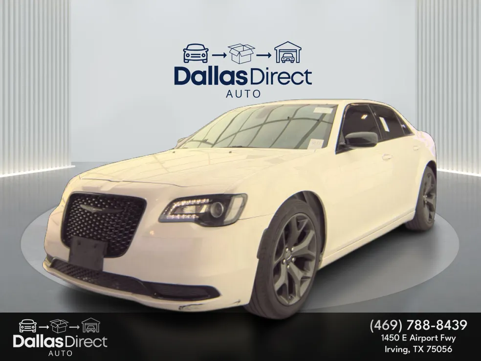 2022 Chrysler 300 Touring's photo