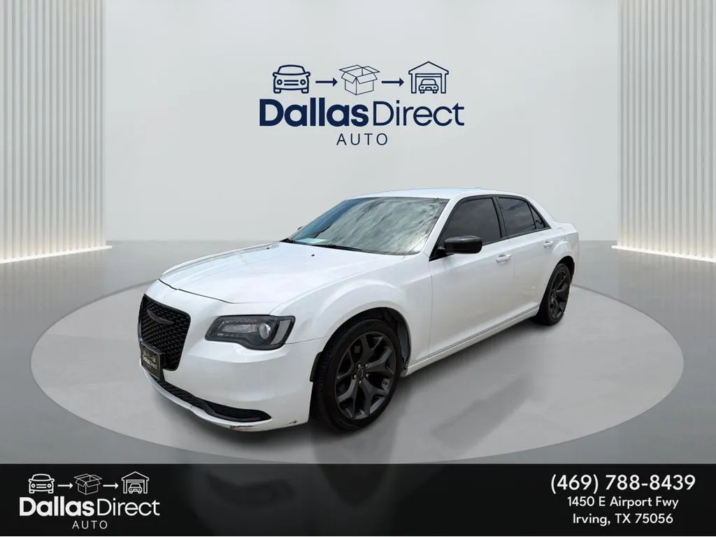 2022 Chrysler 300 Touring's photo