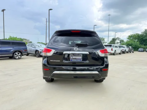 More photos of 2015 Nissan Pathfinder S at Dallas Direct Auto, TX