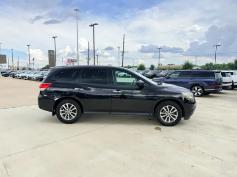 More photos of 2015 Nissan Pathfinder S at Dallas Direct Auto, TX