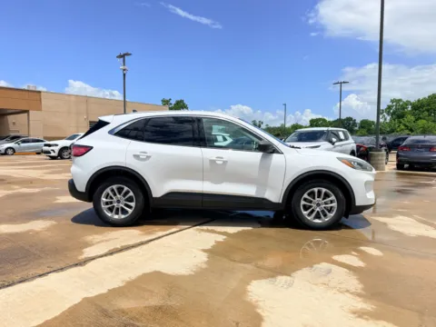 More photos of 2022 Ford Escape Hybrid SE Hybrid at Dallas Direct Auto, TX