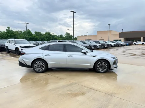 More photos of 2024 Hyundai Sonata Hybrid Limited at Dallas Direct Auto, TX