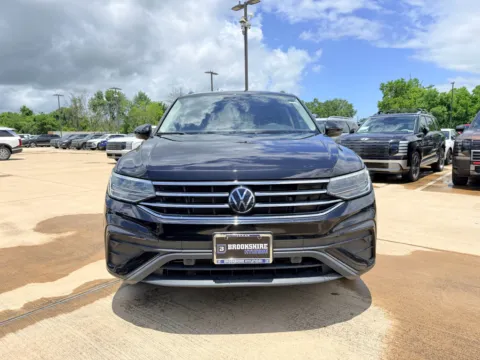 Photos of 2024 Volkswagen Tiguan SE for sale in Irving, TX at Dallas Direct Auto