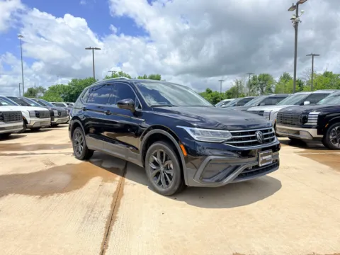 Another view of 2024 Volkswagen Tiguan SE for sale in Irving, TX at Dallas Direct Auto