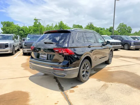 More photos of 2024 Volkswagen Tiguan SE at Dallas Direct Auto, TX