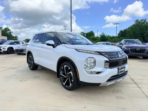 Another view of 2023 Mitsubishi Outlander SE Special Edition for sale in Irving, TX at Dallas Direct Auto