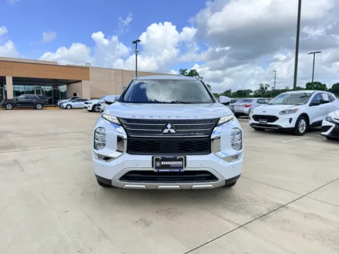 Photos of 2023 Mitsubishi Outlander SE Special Edition for sale in Irving, TX at Dallas Direct Auto