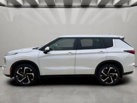Photos of 2023 Mitsubishi Outlander SE Special Edition for sale in Irving, TX at Dallas Direct Auto
