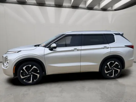 Photos of 2022 Mitsubishi Outlander SEL for sale in Irving, TX at Dallas Direct Auto