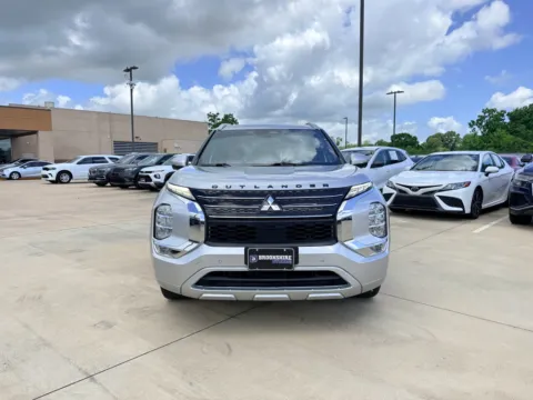 Photos of 2022 Mitsubishi Outlander SEL for sale in Irving, TX at Dallas Direct Auto