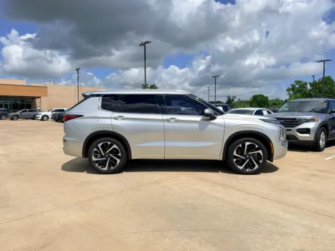 More photos of 2022 Mitsubishi Outlander SEL at Dallas Direct Auto, TX