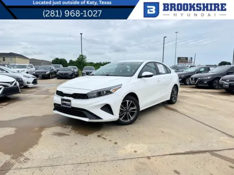 White 2023 Kia Forte LXS for sale in Irving, TX